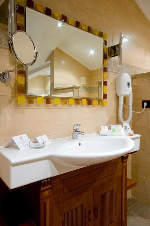 Double or Twin Room - Spa Offer room - Image 3