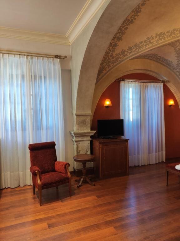 Deluxe Double Room with Sea View room - Image 3