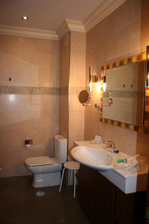 Superior Double or Twin Room room - Image 3