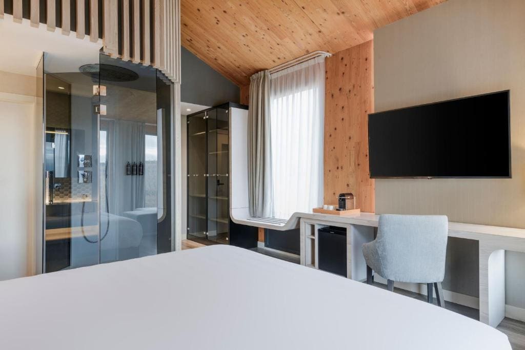 Junior King Suite with River View room - Image 1