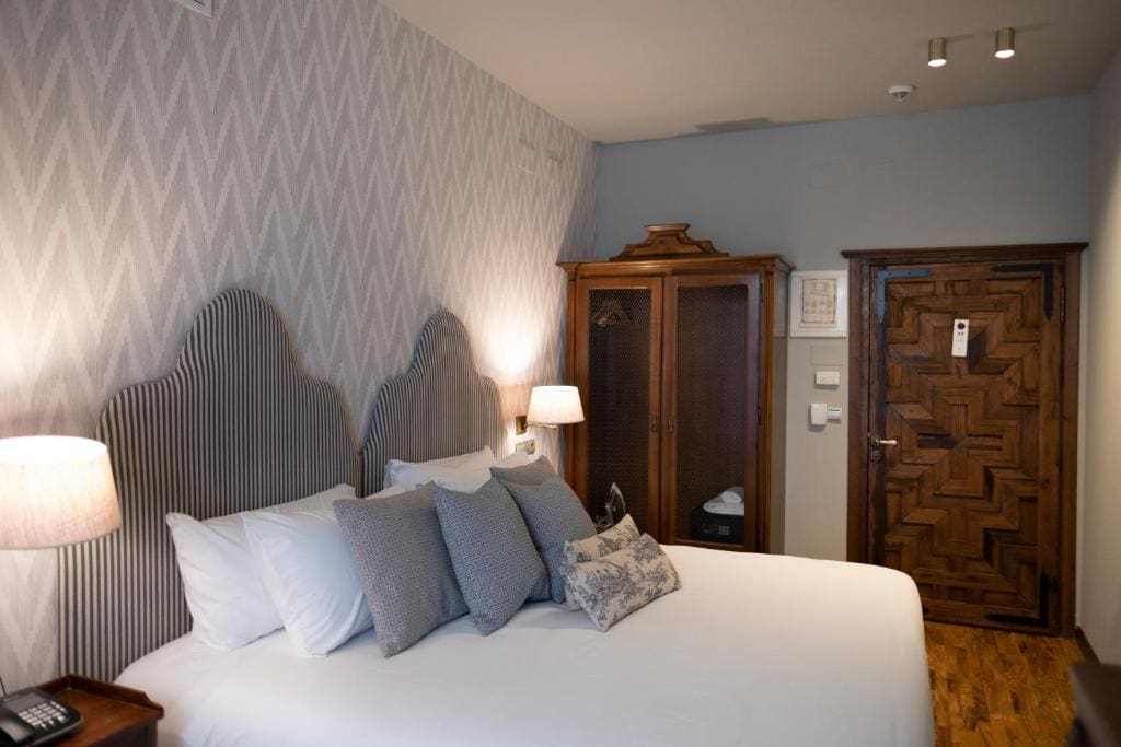 Deluxe Double or Twin Room room - Image 2
