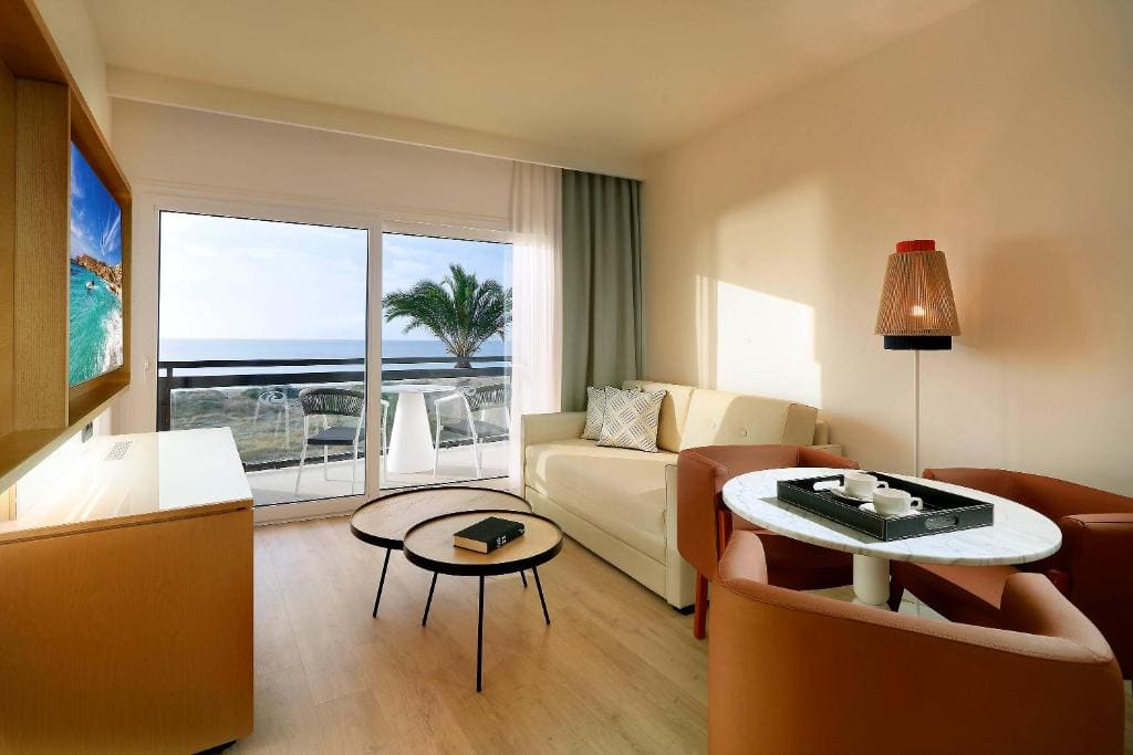 Junior Suite with Sea View room - Image 3