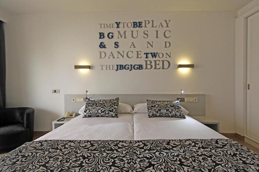 Junior Suite with Spa Access room - Image 2