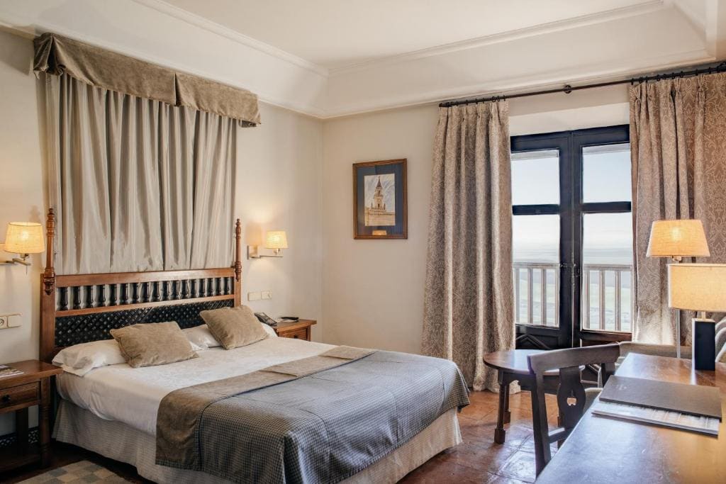 Superior Twin Room room - Image 2