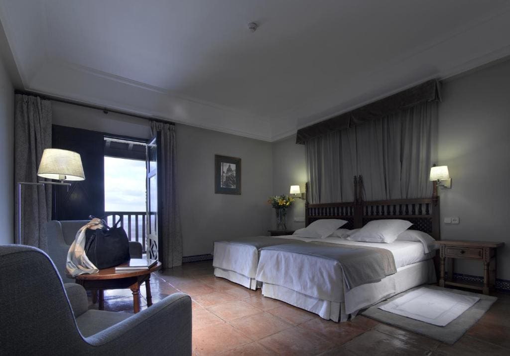Superior Twin Room room - Image 3