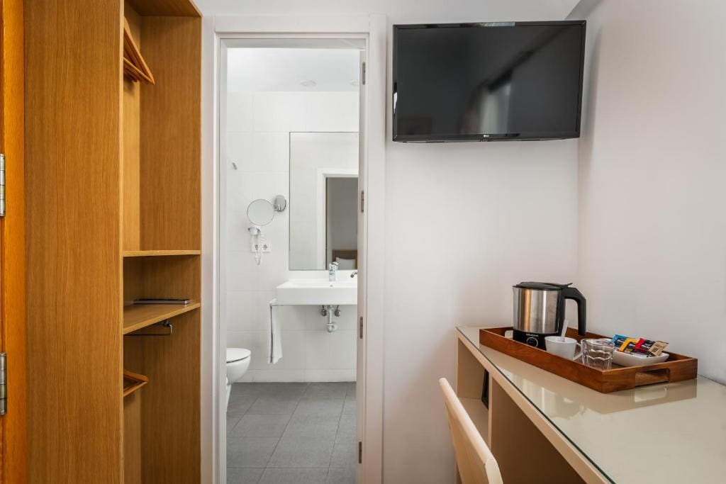Single Room with Terrace room - Image 3