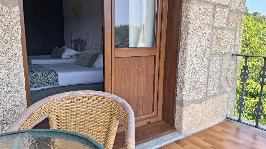 Deluxe Double Room with Balcony room - Image 3