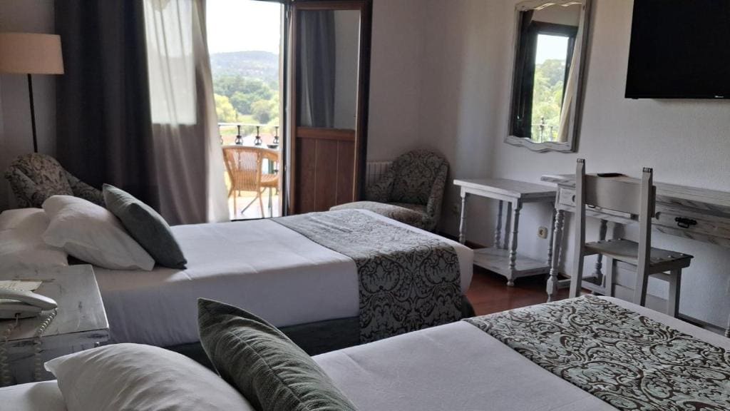 Deluxe Double Room with Balcony room - Image 1
