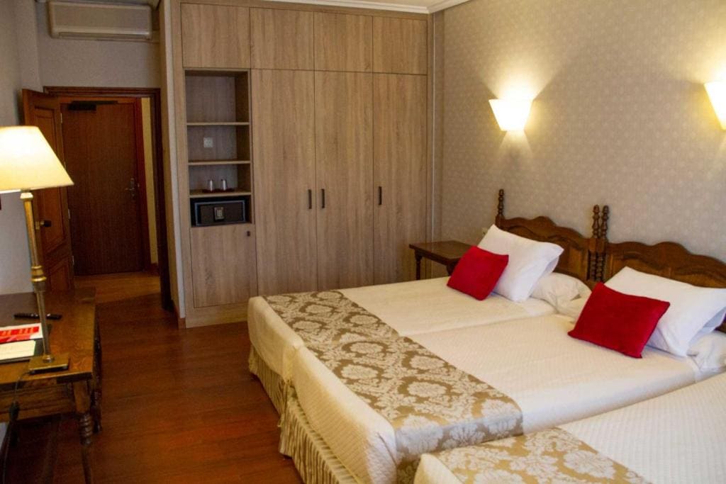 Double Room with Extra Bed (2 Adults + 1 Child) room - Image 1