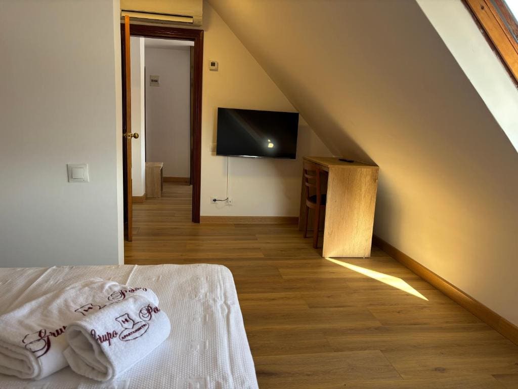 Comfort Quadruple Room room - Image 3