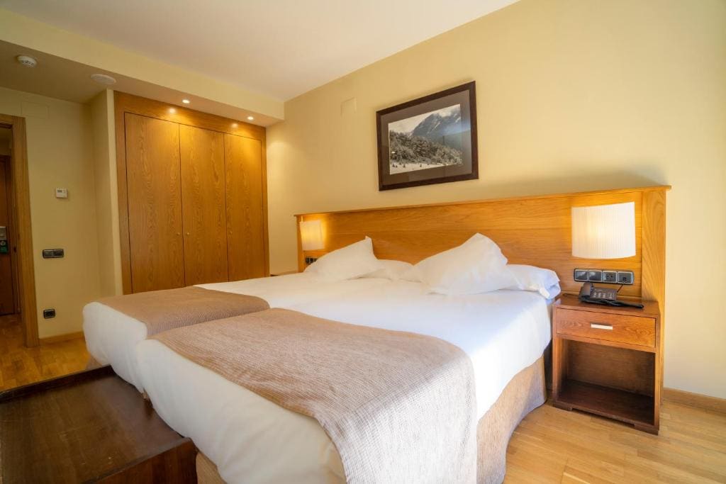 Double Room with Extra Bed room - Image 1