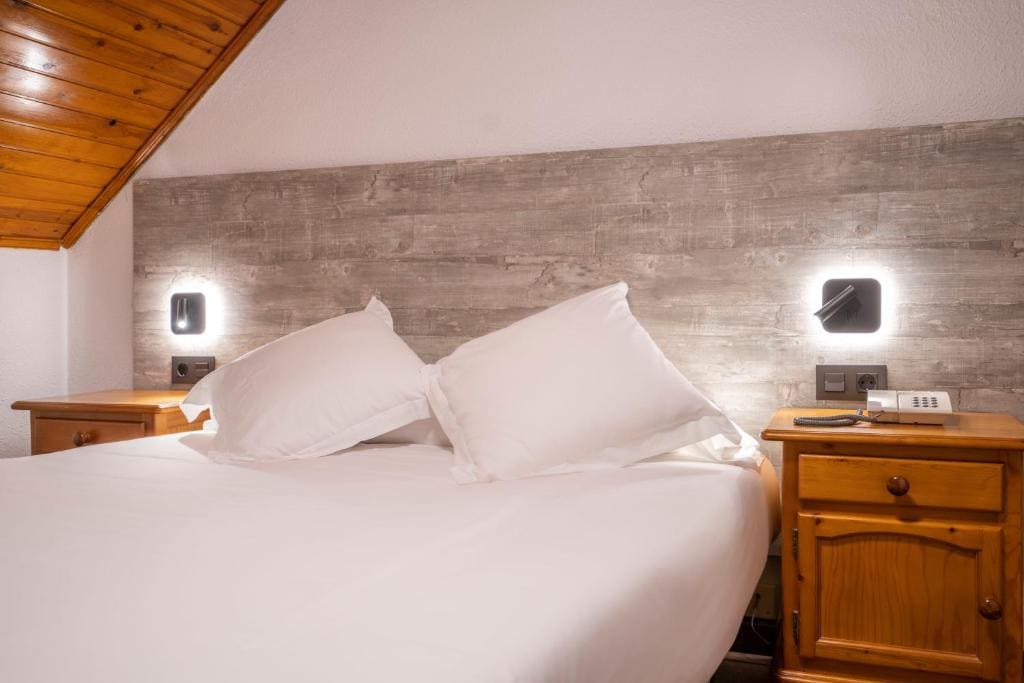 Classic Double Room room - Image 2