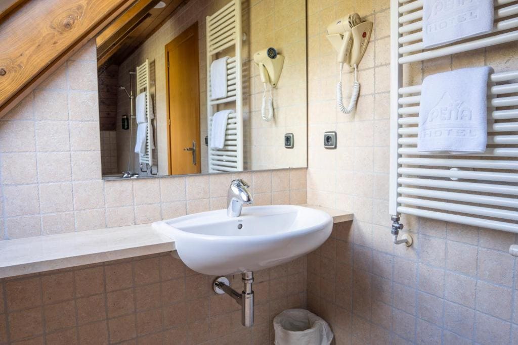 Junior Suite with Spa Bath room - Image 2