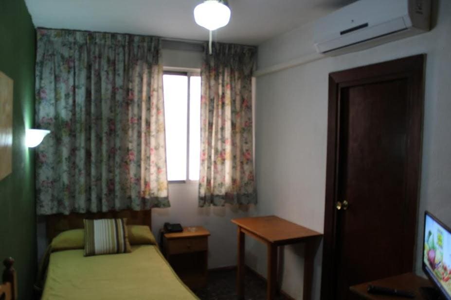 Single Room with Private Bathroom room - Image 1