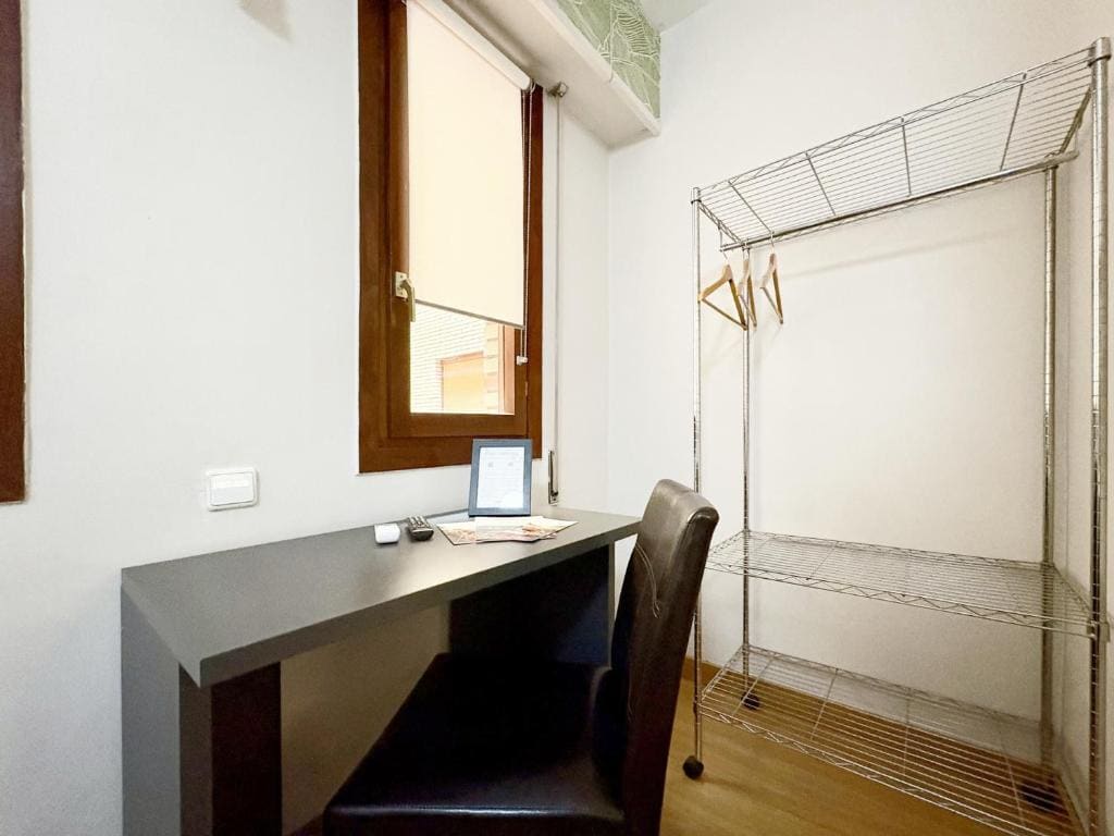 Double Room with Private Bathroom room - Image 3