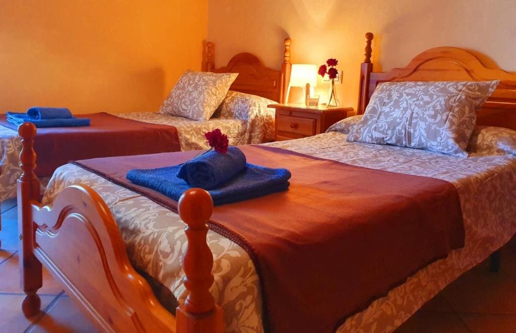 Comfort Triple Room with Shower room - Image 3