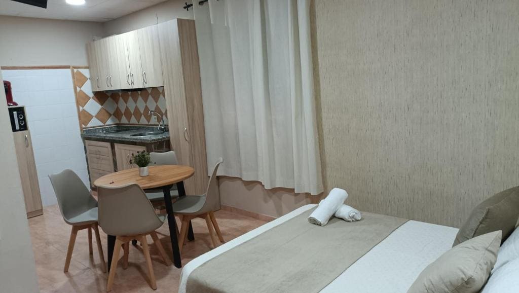 Room room - Image 2