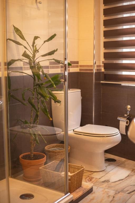 Double Room with Shared Bathroom room - Image 3