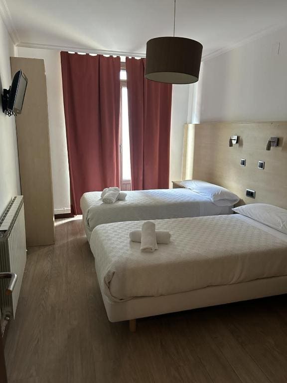 Twin Room with City View room - Image 2