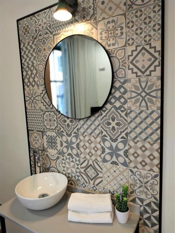 Double Room or Twin with Shared Bathroom room - Image 2