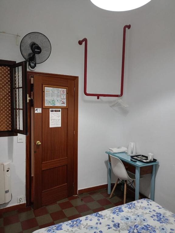 Standard Single Room with Shared Bathroom room - Image 1