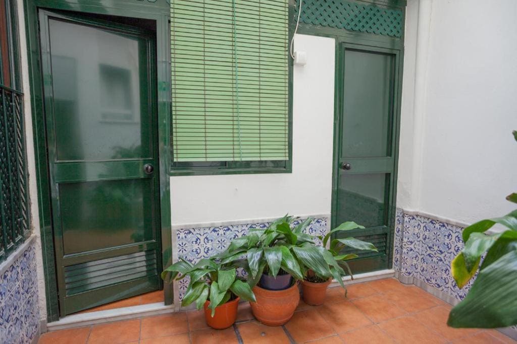 Triple Room with Shared Bathroom room - Image 3