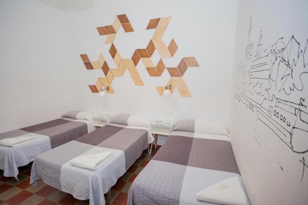 Triple Room with Shared Bathroom room - Image 1