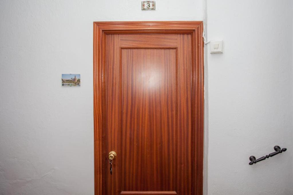 Triple Room with Shared Bathroom room - Image 2