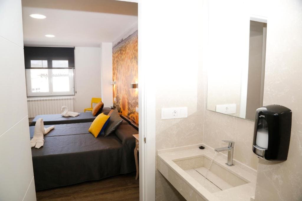 Basic Triple Room room - Image 3