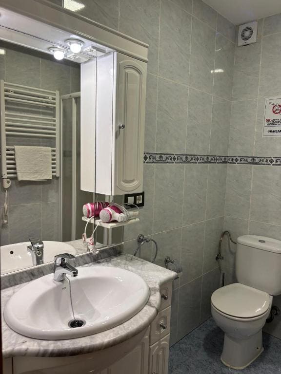 Double or Twin Room with Balcony room - Image 3