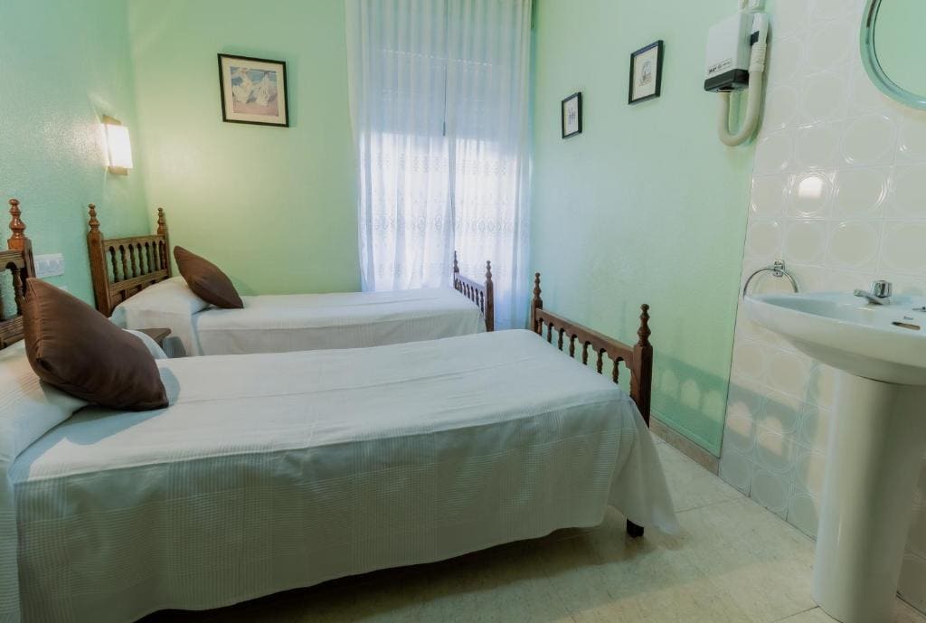 Twin Room with Shared Bathroom room - Image 1