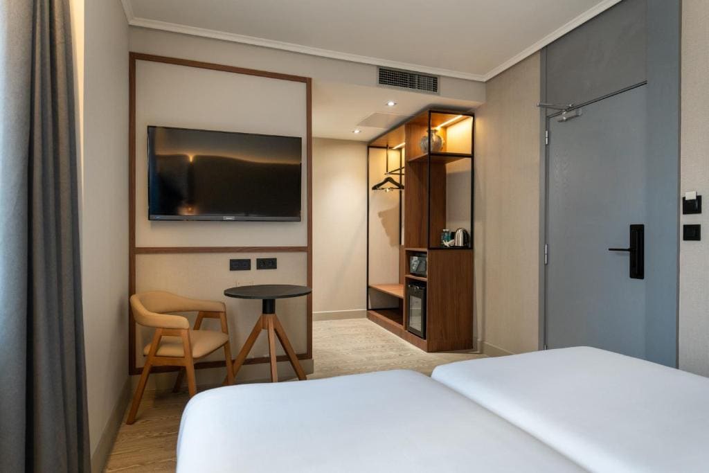 Double or Twin Room (1-2 Adults) room - Image 3