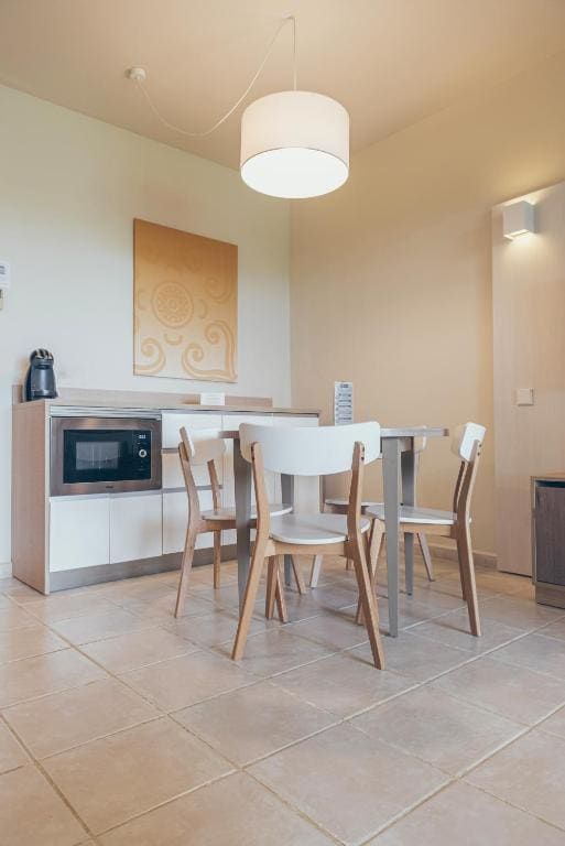 One-Bedroom Apartment with Garden room - Image 2