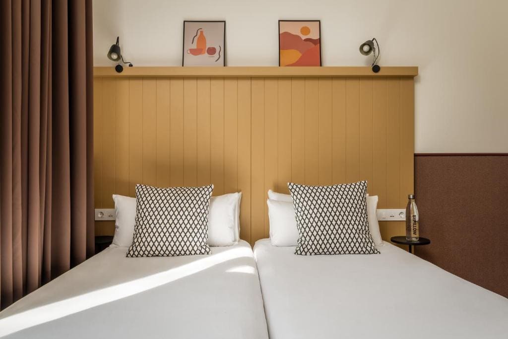 Twin Room with City View room - Image 2