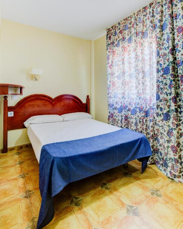 Deluxe Queen Room room - Image 1