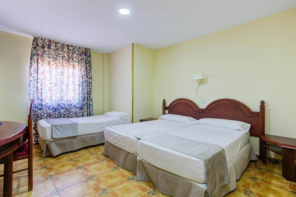 Classic Triple Room room - Image 1