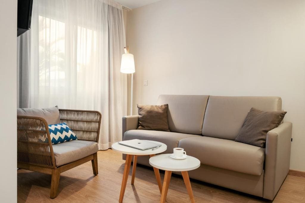 Junior Suite with Balcony room - Image 2