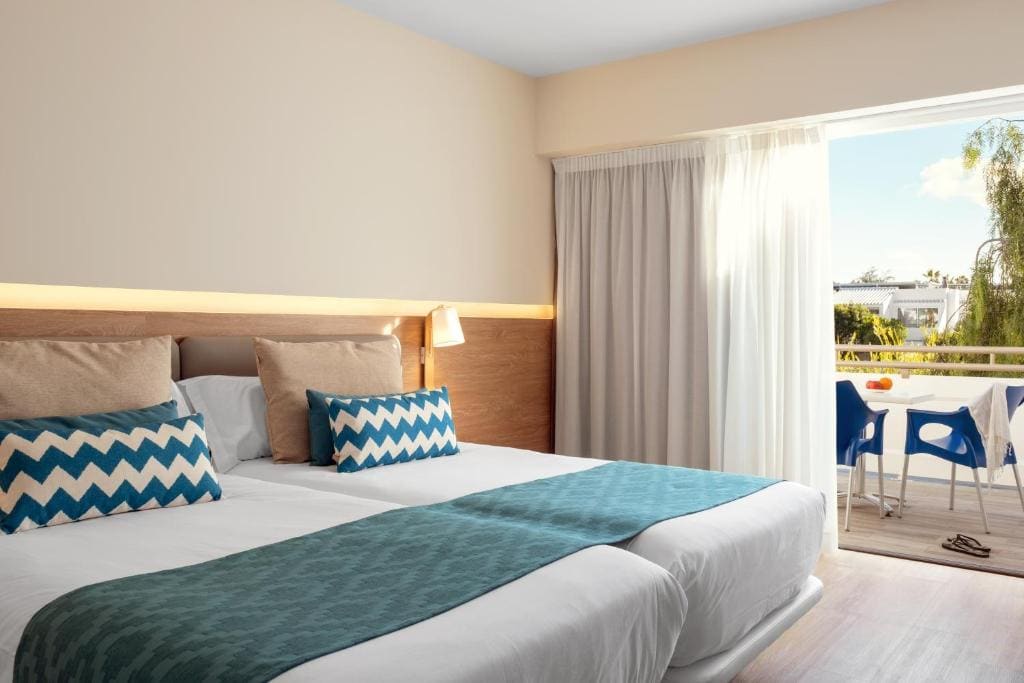Junior Suite with Balcony room - Image 1