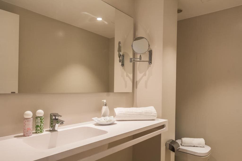 Junior Suite with Balcony room - Image 3