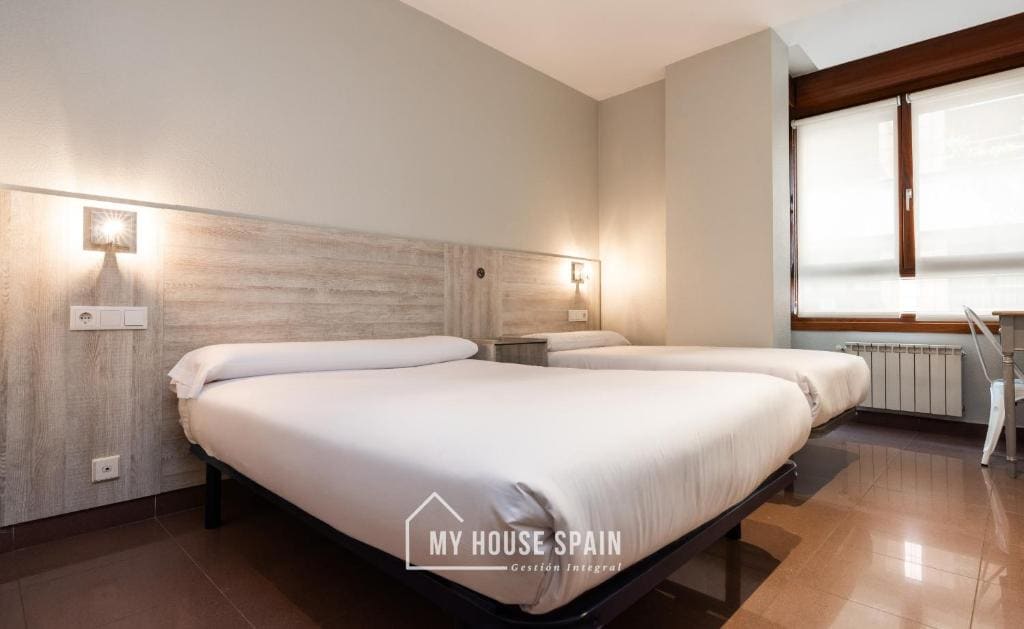 Triple Room with Private Bathroom room - Image 1
