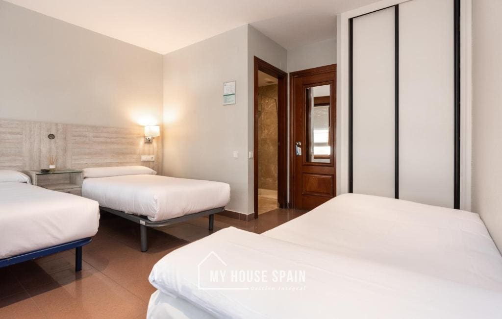 Triple Room with Private Bathroom room - Image 2