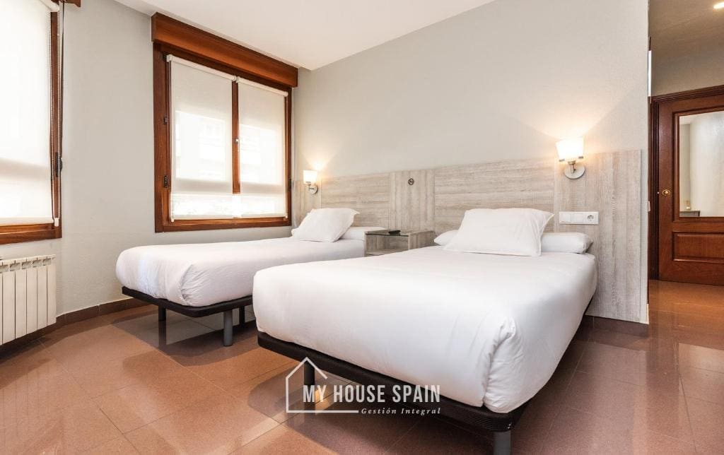 Twin Room with Private Bathroom room - Image 1
