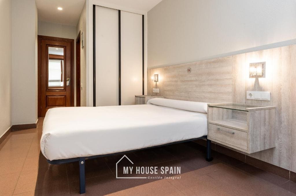 Double Room with Private Bathroom room - Image 2