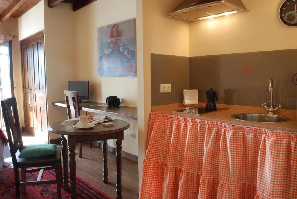 Studio Apartment room - Image 3