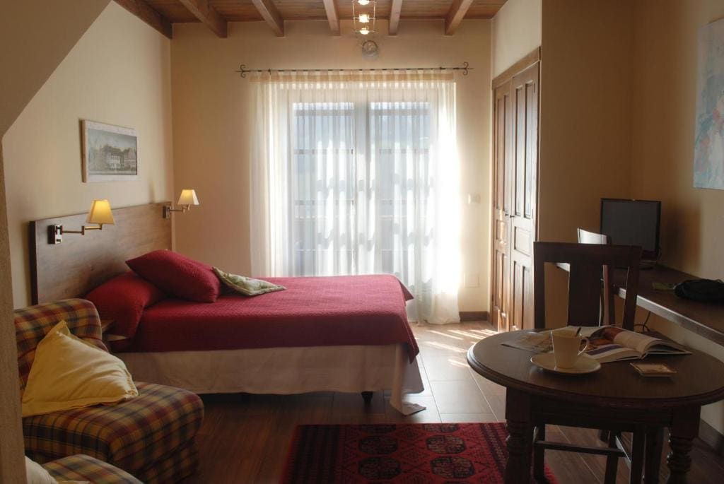 Studio Apartment room - Image 2