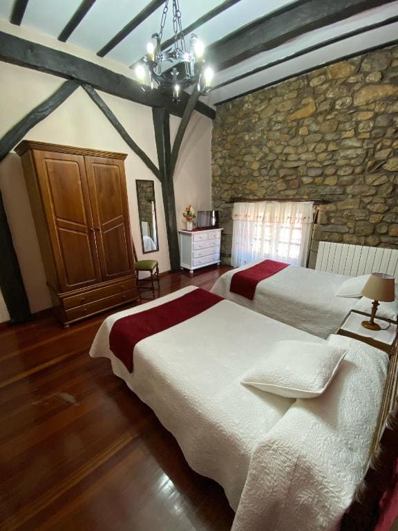 Standard Twin Room room - Image 1