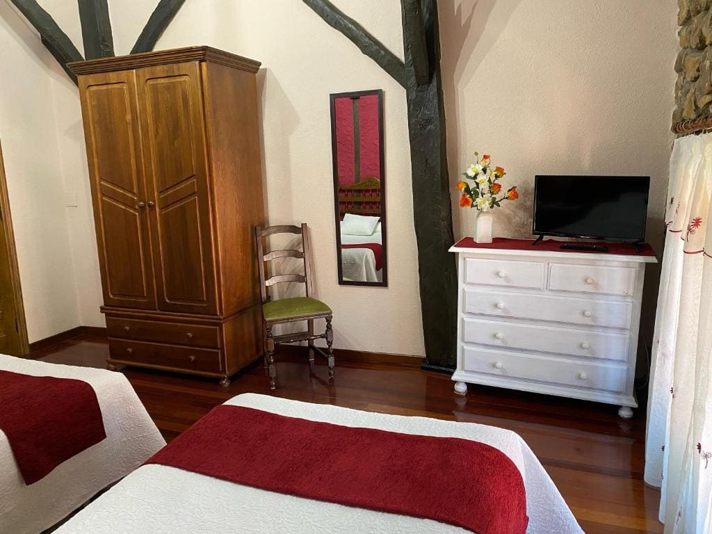 Standard Twin Room room - Image 2