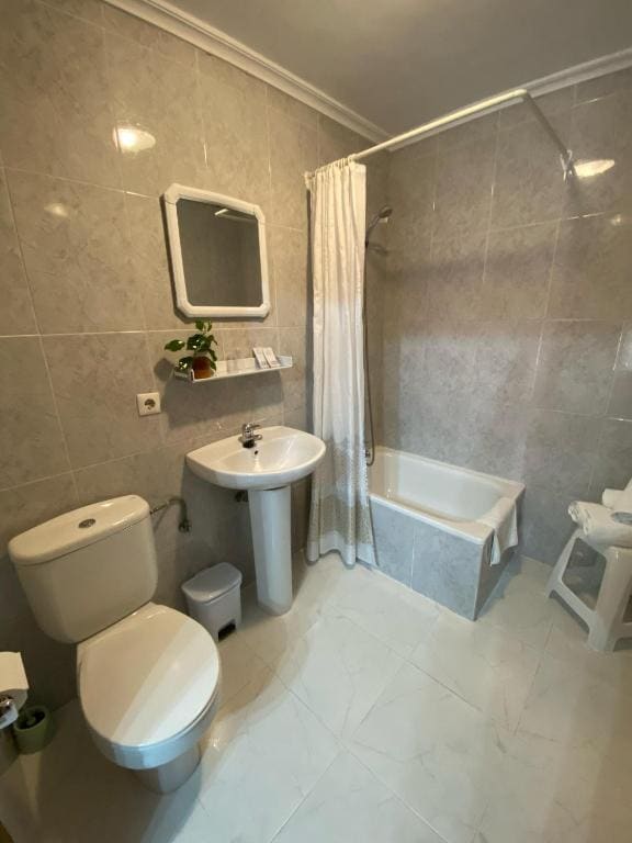 Standard Twin Room room - Image 3