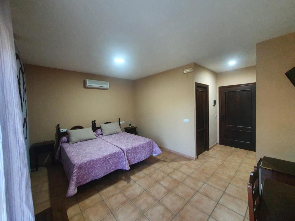 Double Room with Private Bathroom room - Image 2