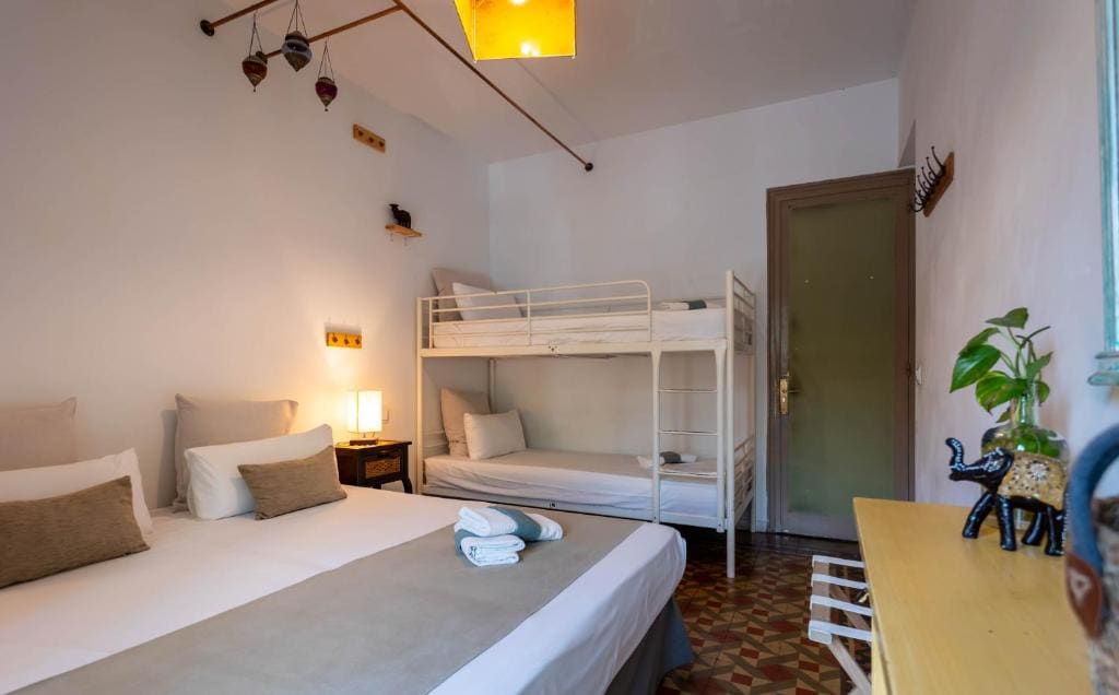 Triple Room with Shared Bathroom room - Image 1
